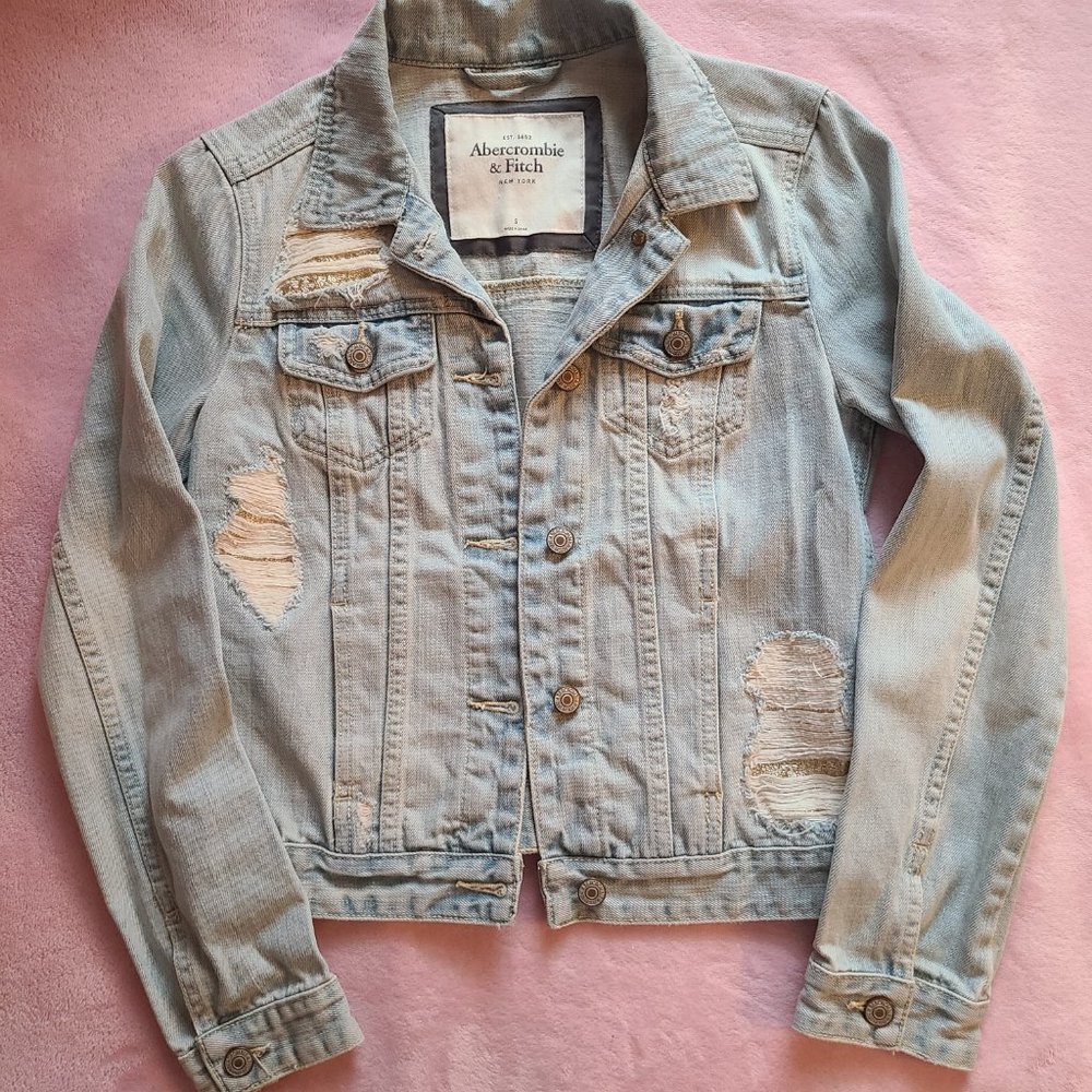 Abercrombie & Fitch Distressed Jean Jacket S